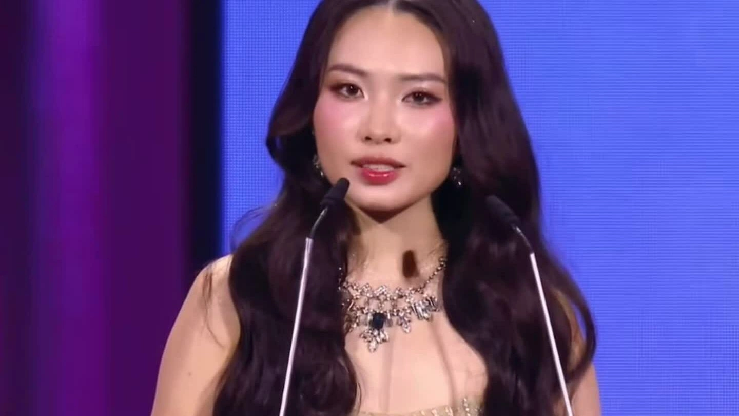 Nguyễn Ngọc Linh thi ứng xử khi lọt vào top 10 Hoa khôi Sinh viên Việt Nam, tối 23/8. Video: Đoàn Thanh niên - Hội Sinh viên Trường Đại học Y Hà Nội