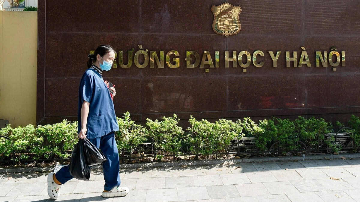 Y Hà Nội kỷ luật hai sinh viên vì dọa 'lấy trật ven' bệnh nhân