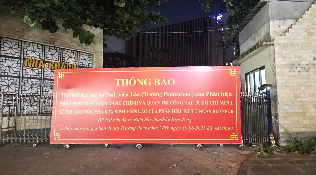 Thông báo thu hồi Ký túc xá sinh viên Lào - nơi trường Pennschool thuê làm cơ sở trên đường Ba Tháng Hai, tối 24/8.