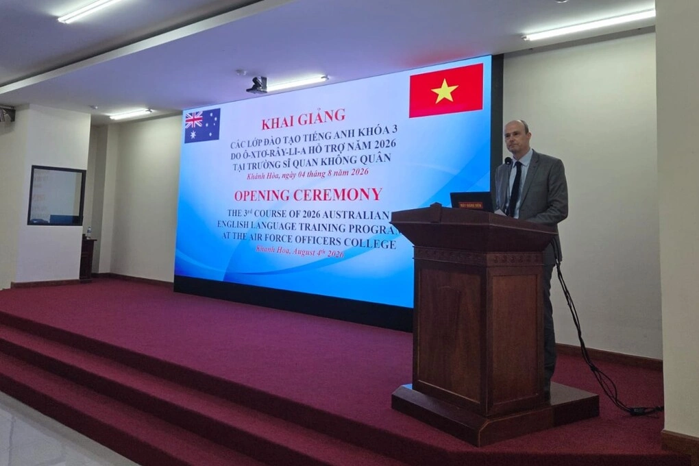 Giáo sư Scott Thompson-Whiteside, Tổng giám đốc Đại học RMIT Việt Nam, phát biểu tại lễ khai giảng.