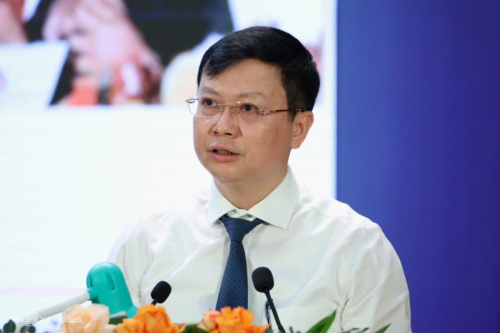 Giám đốc Nguyễn Văn Hiền tại hội nghị sáng 21/8.