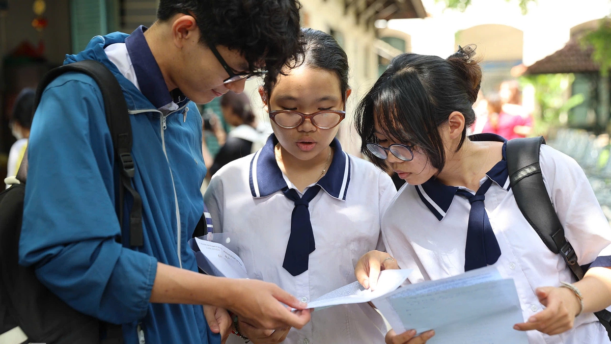 Dự kiến siết điểm sàn nếu xét học bạ vào ngành Sư phạm, Y dược