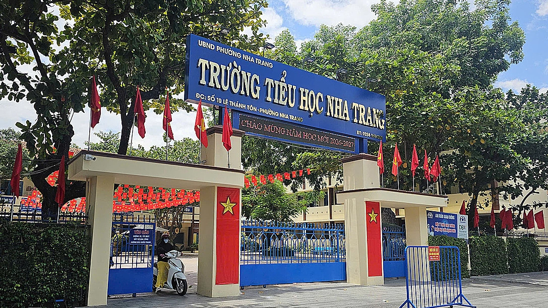 'Siêu trường' hơn 10.500 học sinh, 13 hiệu phó sau sáp nhập