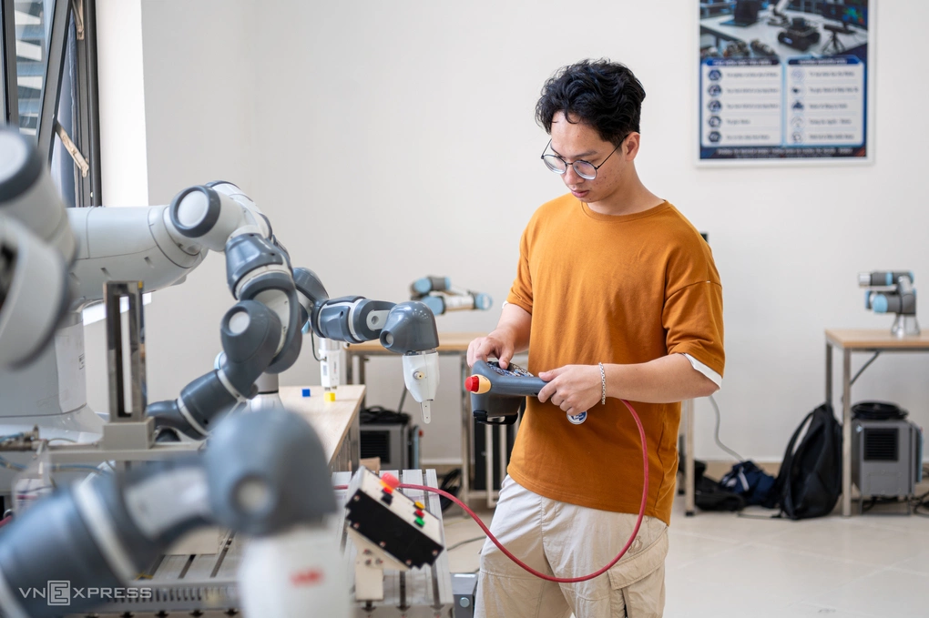 Học viên cao học tại trường Đại học Công nghệ, Đại học Quốc gia Hà Nội.