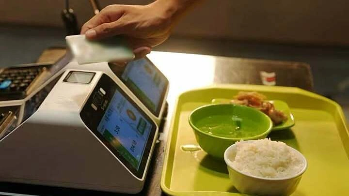 Đại học 'âm thầm' gửi tiền ăn cho sinh viên nghèo