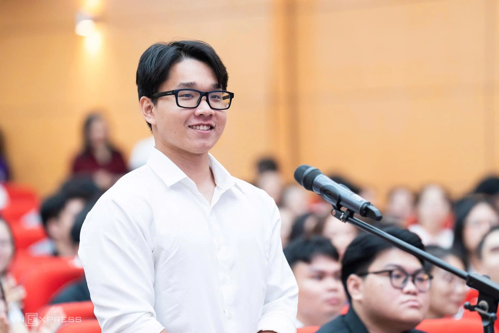 Vũ Hồng Đức, sinh viên trường Đại học Y Dược, Đại học Quốc gia Hà Nội, hô tên chọn chuyên ngành tại Match Day ở Đại học Y Hà Nội ngày 9/9.