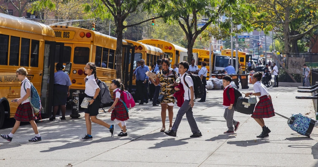 Học sinh Trường Năng khiếu Young Scholars ở New York giờ tan học.