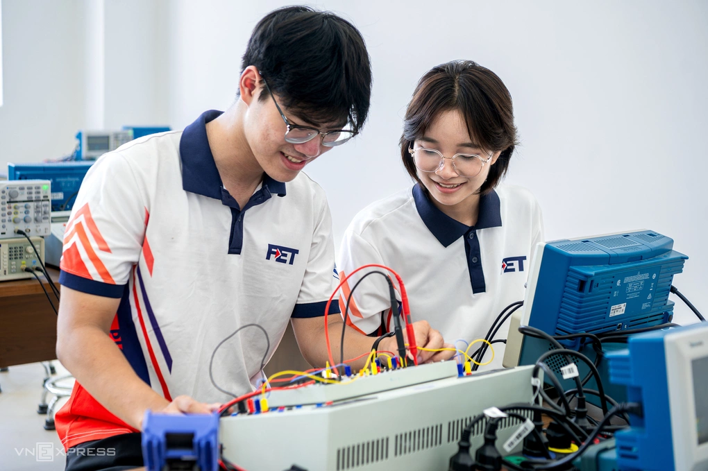 Sinh viên trường Đại học Công nghệ, Đại học Quốc gia Hà Nội.