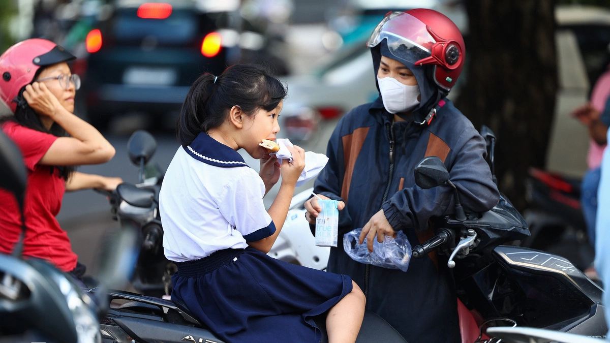 Nơm nớp lo bữa ăn bán trú của học sinh
