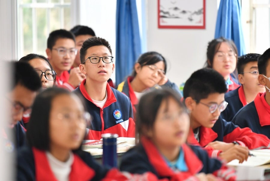 Học sinh trung học ở Thiểm Tây, Trung Quốc.