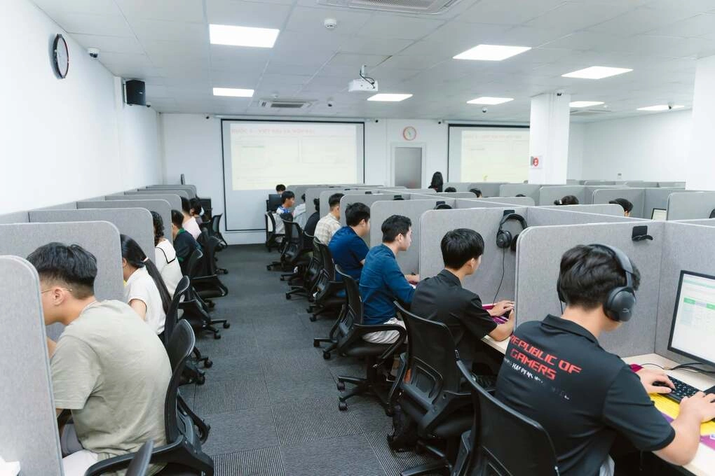 Một phòng thi IELTS tại Việt Nam.