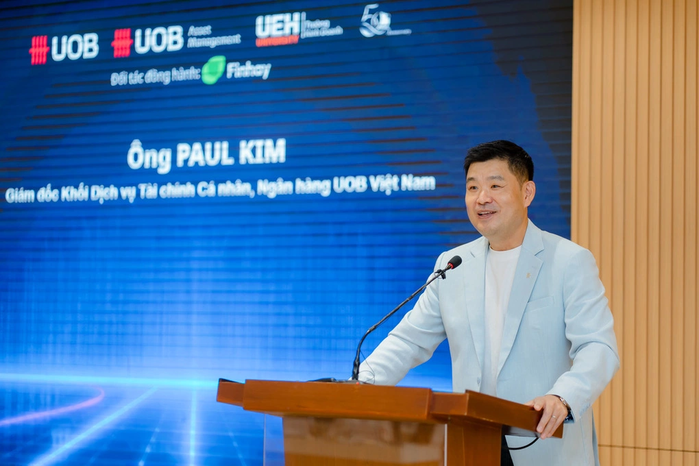 Ông Paul Kim, Giám đốc khối dịch vụ tài chính cá nhân UOB Việt Nam chia sẻ tại sự kiện.