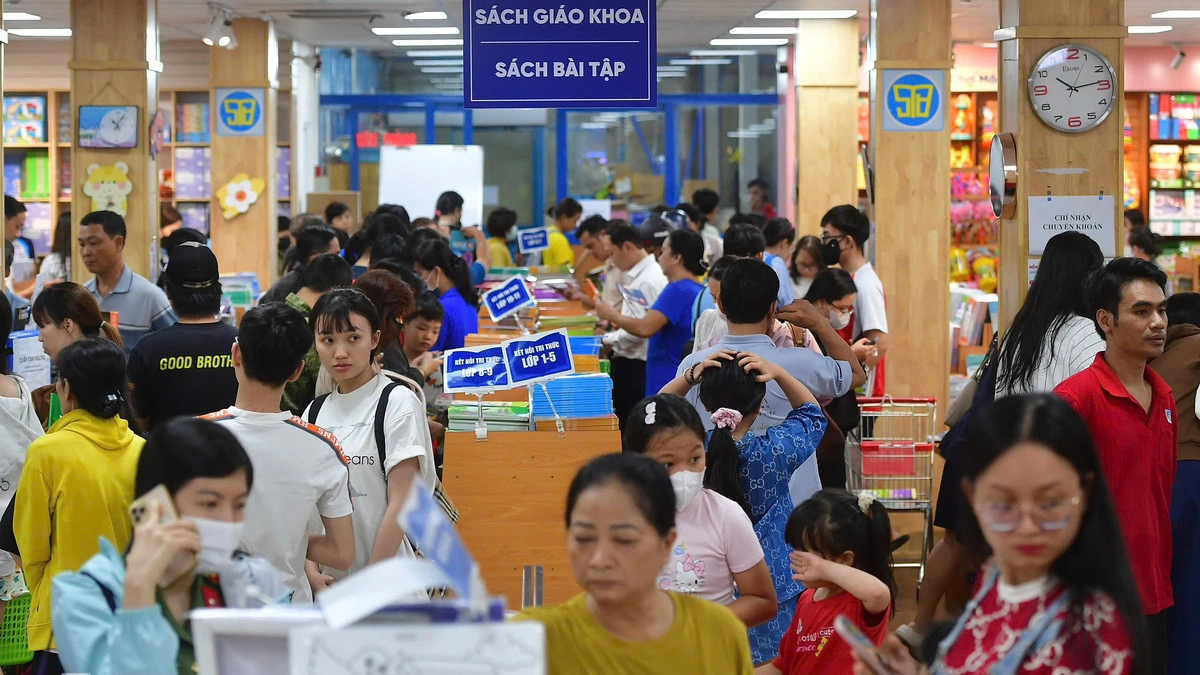 NXB Giáo dục nêu ba lý do khiến sách giáo khoa khan hiếm 'chưa từng có'