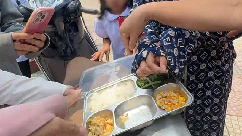 Dồn dập phản ứng về suất ăn bán trú ở Hà Nội