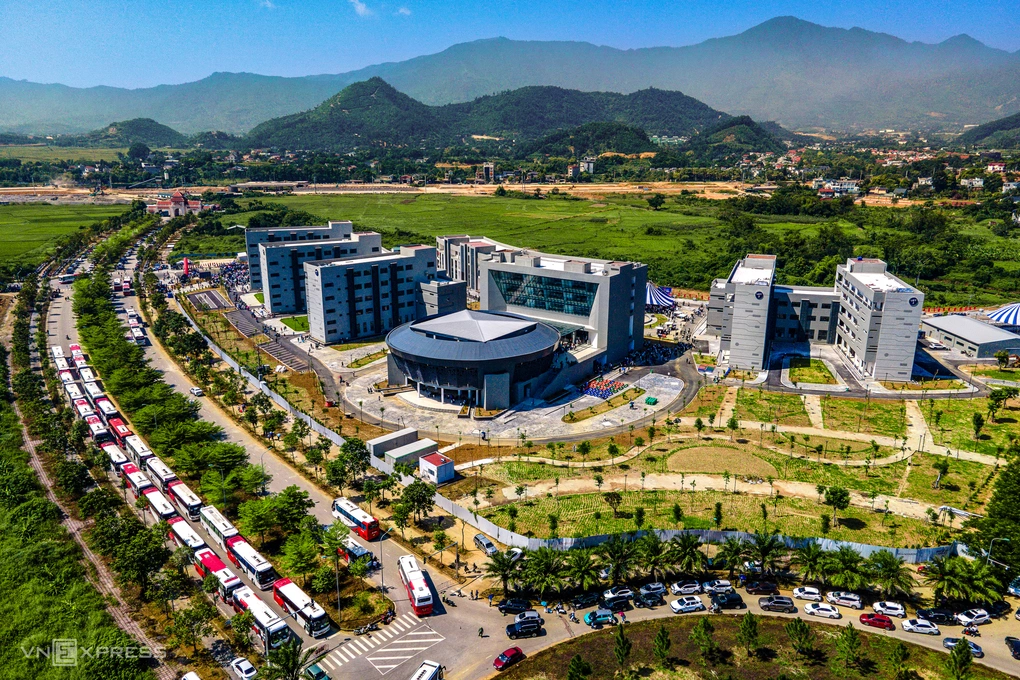 Khu giảng đường dành cho trường Đại học Công nghệ trong khu đô thị Đại học Quốc gia Hà Nội ở Hòa Lạc.