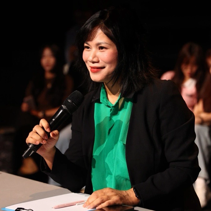 TS. Phạm Hải Chung tốt nghiệp tiến sỹ truyền thông tại Đại học Bournemouth (Anh Quốc), nghiên cứu sau tiến sỹ tại Đại học Harvard (Mỹ).