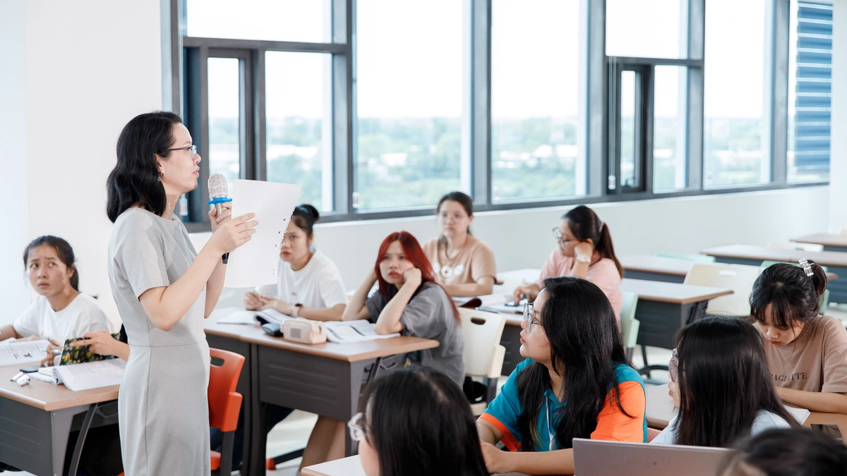 Loạt đại học chạy đua tuyển giảng viên, lương đến 150 triệu đồng