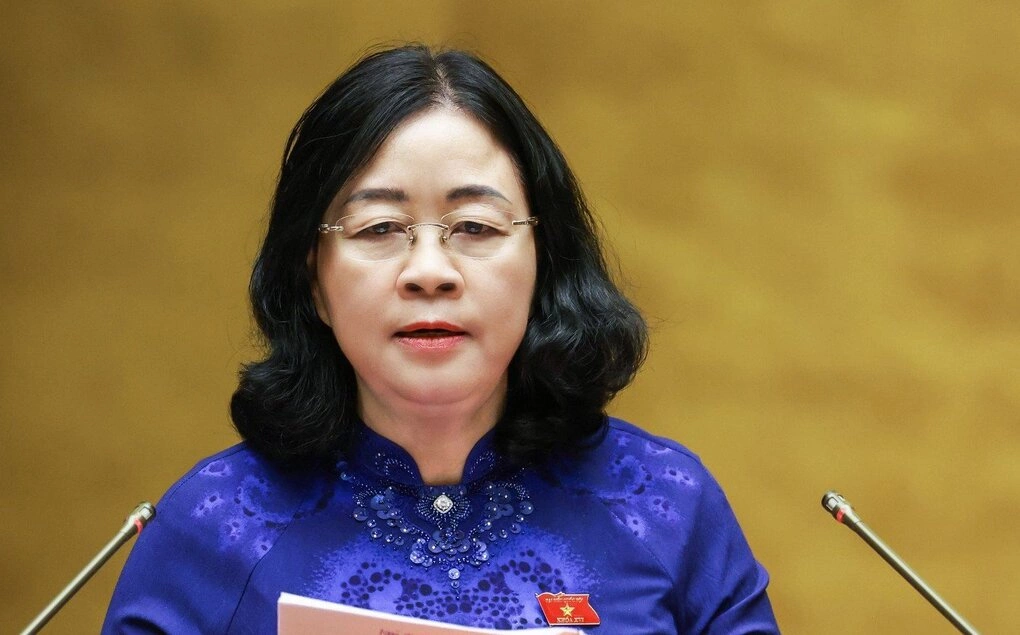 Bà Bùi Thị Minh Hoài, Chủ tịch Ủy ban Trung ương Mặt trận Tổ quốc Việt Nam trình bày báo cáo tại phiên khai mạc kỳ họp 2 Quốc hội khóa 16, sáng 17/10.