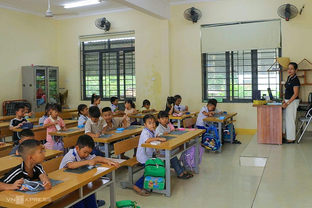 Học sinh học tại phân hiệu trường Tiểu học Quỳnh Tam hồi đầu tháng 10.