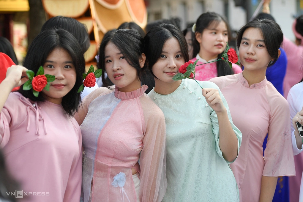 Lễ hội áo dài TP HCM 8/3, năm 2024.
