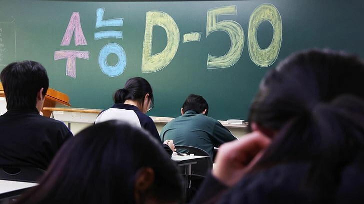 Làn sóng phản đối đưa câu tự luận vào đề thi đại học