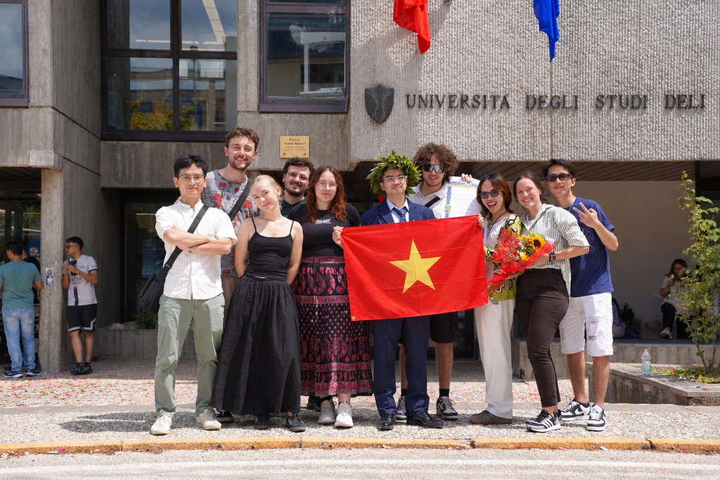 Trường Giang nhận bằng thạc sĩ tại Đại học L'Aquila (Italy) và sẽ nhận bằng thạc sĩ của TDTU ngành Toán Ứng dụng vào ngày 23/10.
