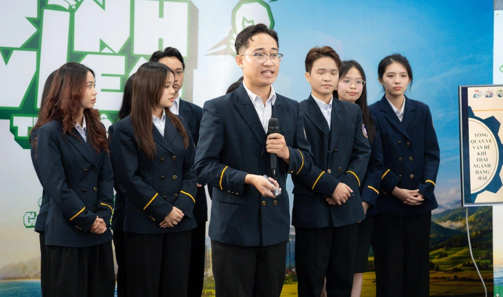 Đại diện trường Đại học Hàng hải Việt Nam trình bày dự án "SPEI Community".