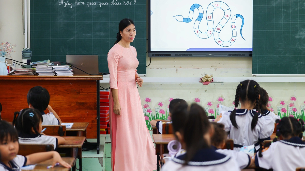 Giáo viên than kiệt sức vì 'việc không tên'