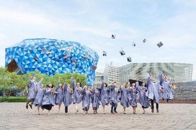 Học viên MBA của BUV tại lễ tốt nghiệp.