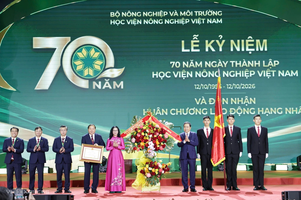 Học viện Nông nghiệp Việt Nam nhận Huân chương Lao động hạng Nhất, sáng 10/10.