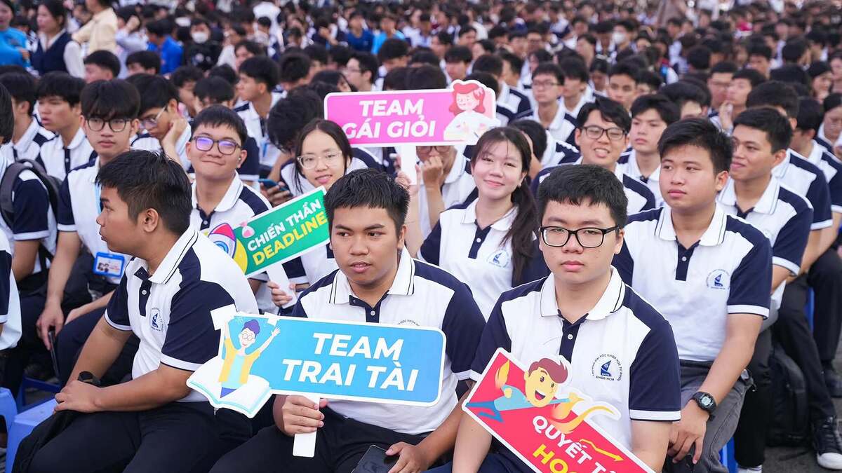 9 sinh viên Toán đầu tiên nhận học bổng 15 triệu đồng/tháng