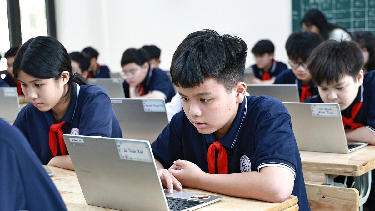 Hiệu trưởng trường dạy bằng laptop: Học sinh không 'dán mắt' cả tiết