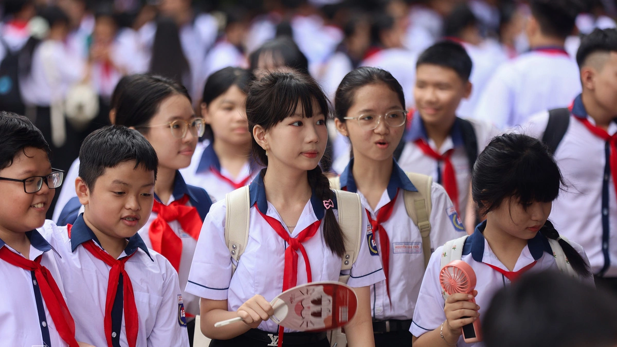 Cấm nhà trường thu tiền học tăng cường