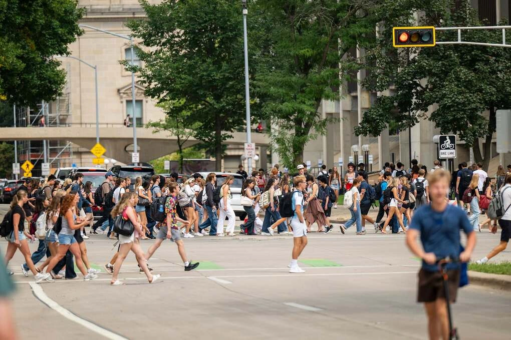 Sinh viên Đại học Wisconsin-Madison.